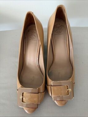 Tory Burch Patent Leather Tan Pumps with Gold Buckle size 9